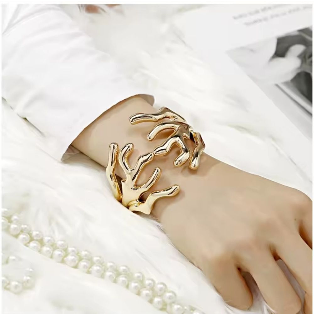 Brand New Top Fashion Gold Tone Bangle Bracelet